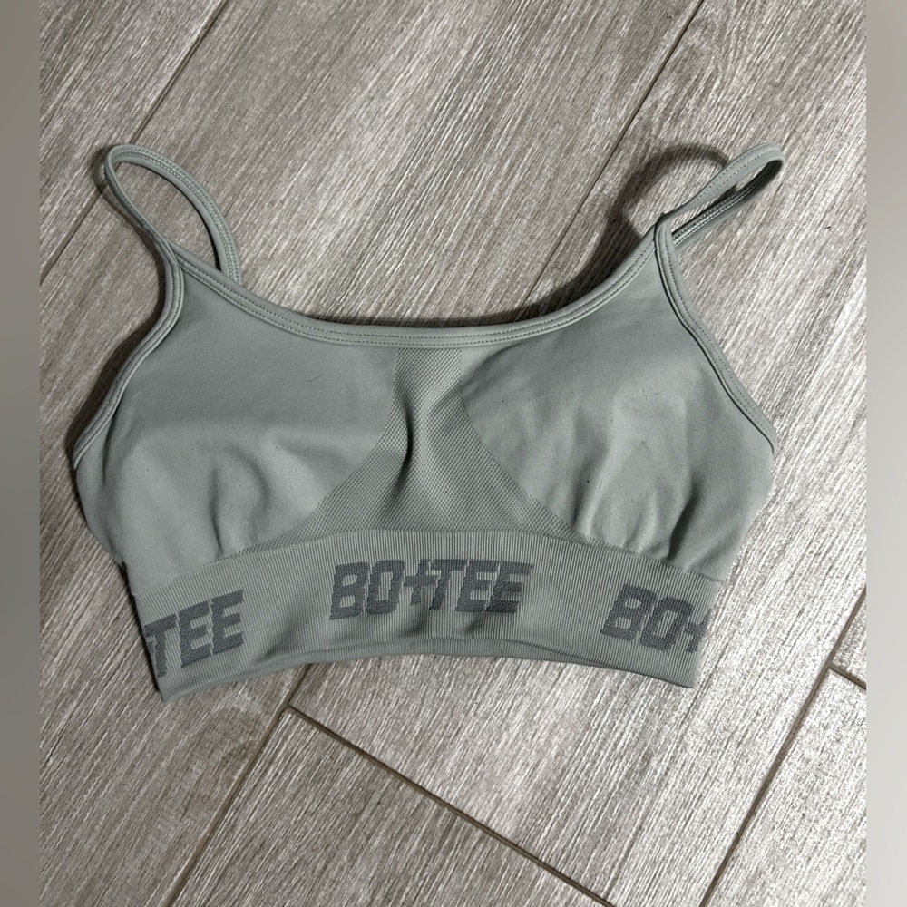 Bo & Tee sports bra
